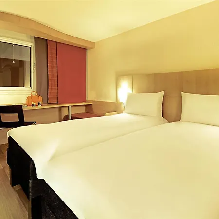 Hotel Ibis Centre 3*
