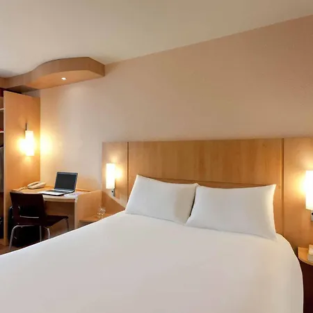 Ibis Centre 3*