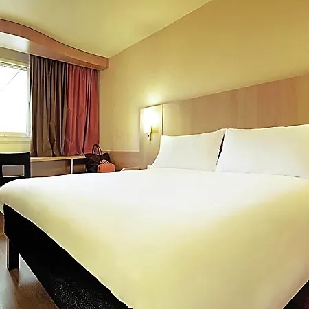 Ibis Centre Hotel 3*