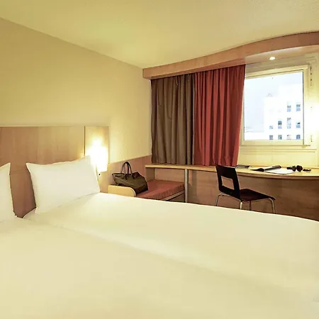 Ibis Centre Hotel 3*