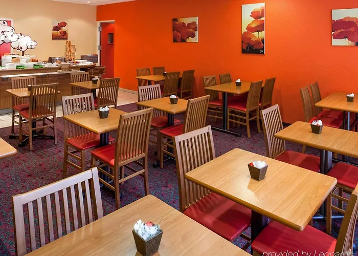 Ibis Centre Hotel 3*